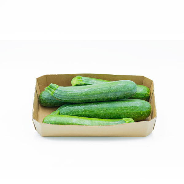 zucchine verdi fresche in vaschetta